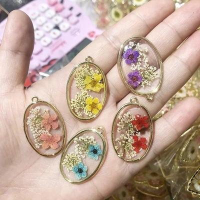 Resin Dried Flower Pendants for Necklaces